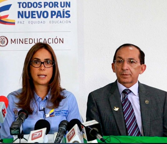 http://periodico.udenar.edu.co/wp-content/uploads/2017/01/ministra-gina-parody-rector-universidad-de-narino-udenar-periodico.jpg