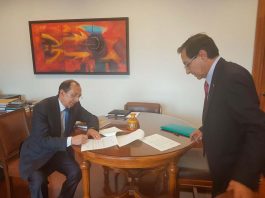 https://periodico.udenar.edu.co/wp-content/uploads/2018/05/rector-udenar-firma-acta-de-compromiso-udenar-periodico.jpg