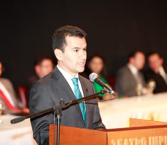 profesor-Javier-Andeės-Benavides-